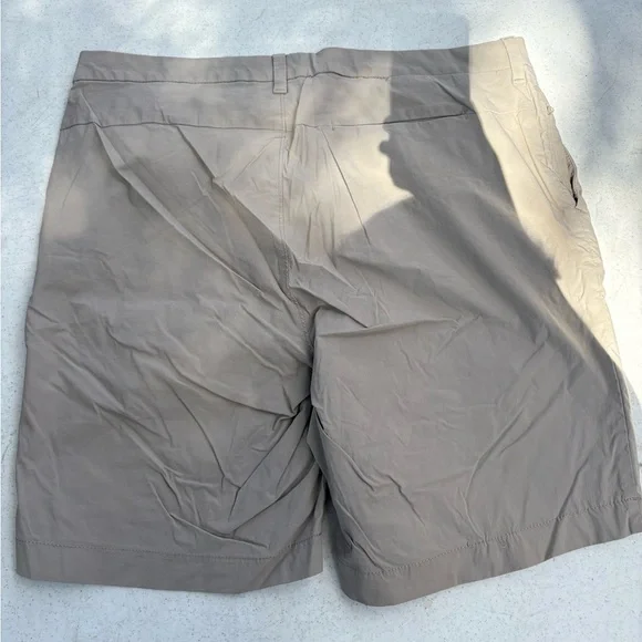 Express Men's Khaki Flat Front Shorts - Picture 2 of 3